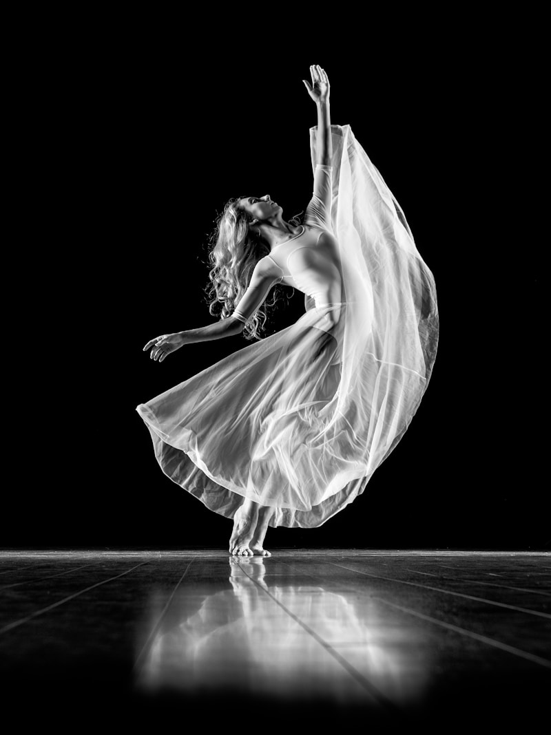 Revolutionary Dance Performance Bridges Traditional and Contemporary Movement in Groundbreaking Production