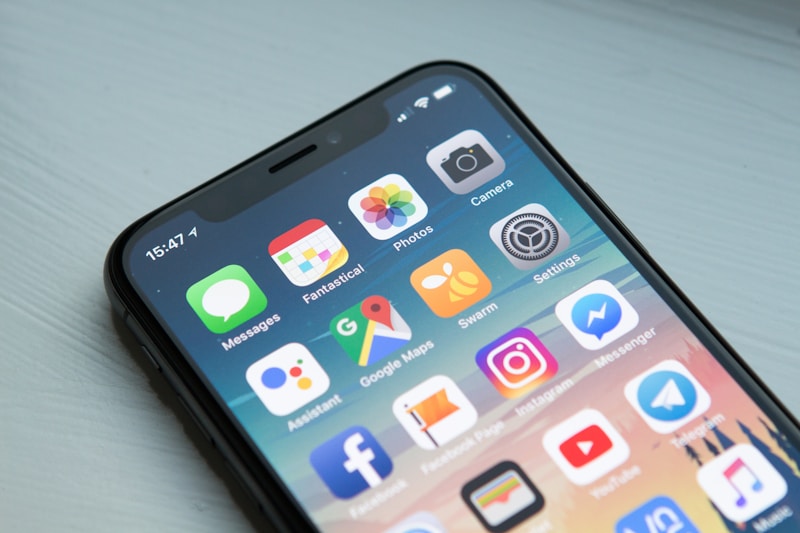 Holographic Smartphones Transform Mobile Communication with 3D Display Technology